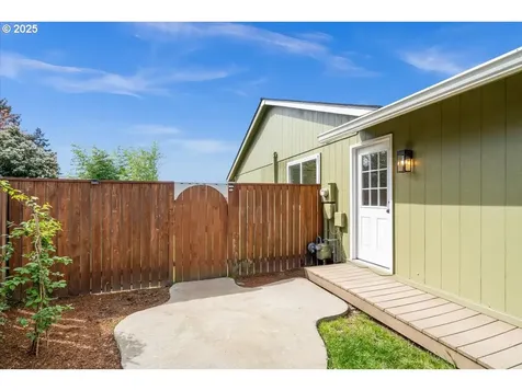 2565 SW 211th Court Beaverton OR 97003