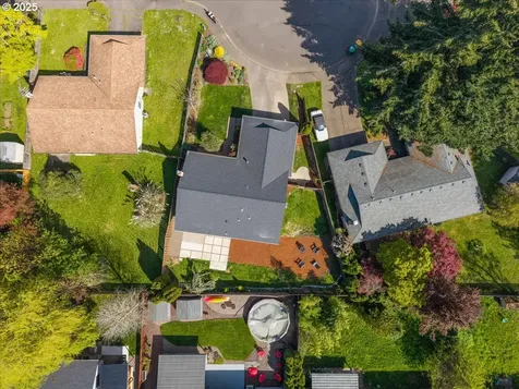 2565 SW 211th Court Beaverton OR 97003