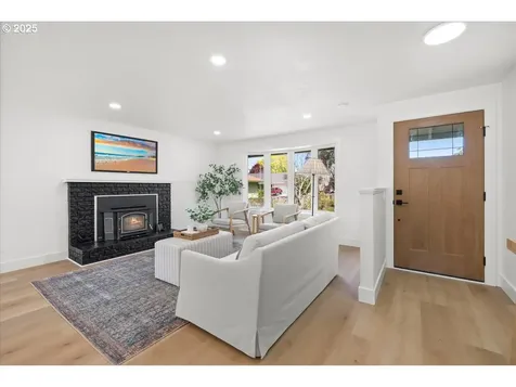 2565 SW 211th Court Beaverton OR 97003