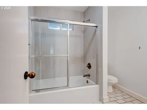 6325 SW 50th Avenue Portland OR 97221