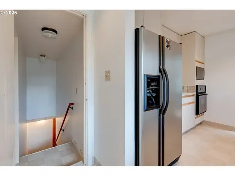 6325 SW 50th Avenue Portland OR 97221