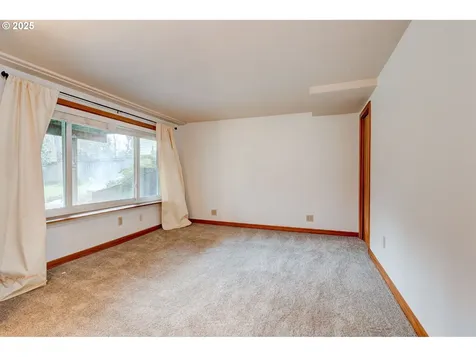 6325 SW 50th Avenue Portland OR 97221