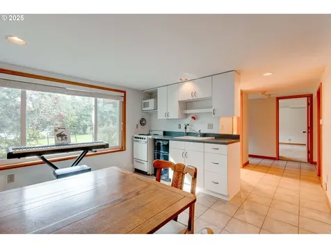 6325 SW 50th Avenue Portland OR 97221