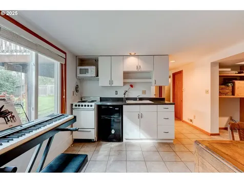 6325 SW 50th Avenue Portland OR 97221