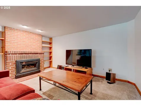 6325 SW 50th Avenue Portland OR 97221