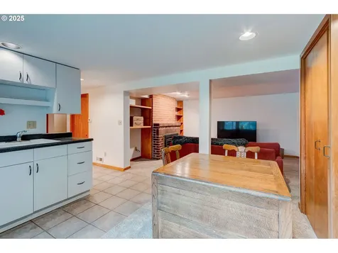 6325 SW 50th Avenue Portland OR 97221
