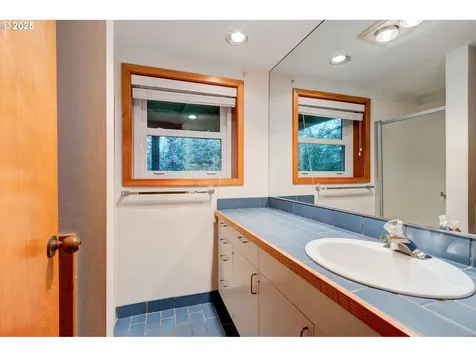 6325 SW 50th Avenue Portland OR 97221