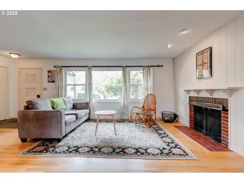 6325 SW 50th Avenue Portland OR 97221