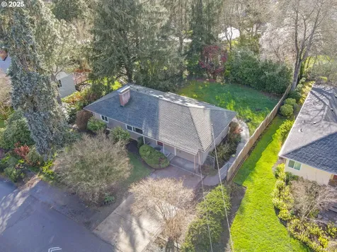 6325 SW 50th Avenue Portland OR 97221