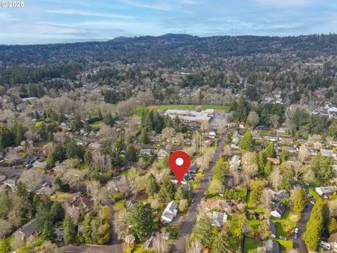 6325 SW 50th Avenue Portland OR 97221