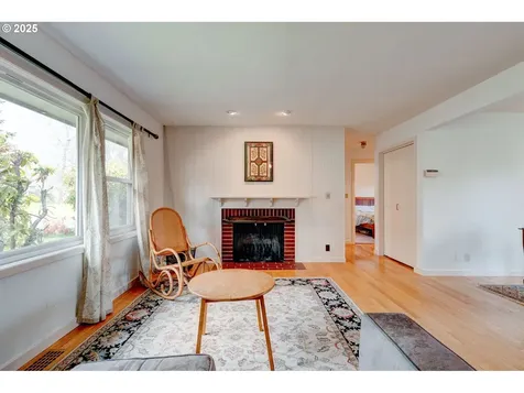 6325 SW 50th Avenue Portland OR 97221
