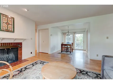 6325 SW 50th Avenue Portland OR 97221