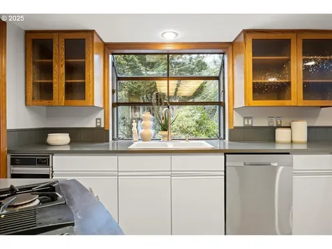 10450 SW Lancaster Road Portland OR 97219