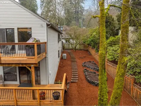 10450 SW Lancaster Road Portland OR 97219