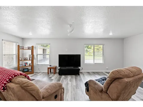 1442 Territorial Highway Cottage Grove OR 97424