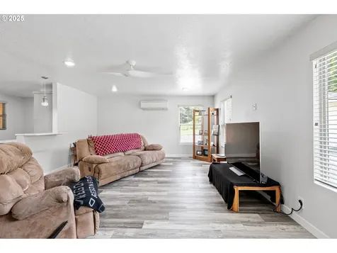 1442 Territorial Highway Cottage Grove OR 97424