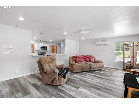 1442 Territorial Highway Cottage Grove OR 97424