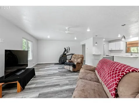 1442 Territorial Highway Cottage Grove OR 97424