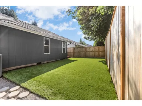 1485 Luella Street Eugene OR 97401