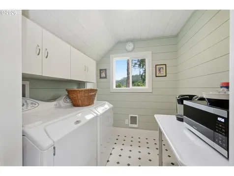 9959 Sweet Creek Road Mapleton OR 97453