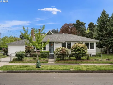 7060 NE Davis Street Portland OR 97213