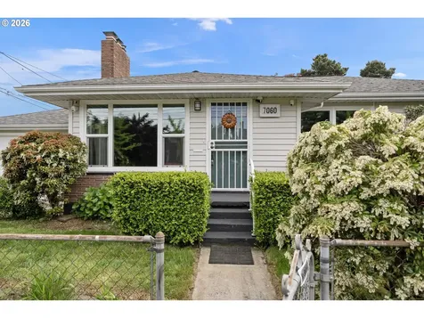 7060 NE Davis Street Portland OR 97213