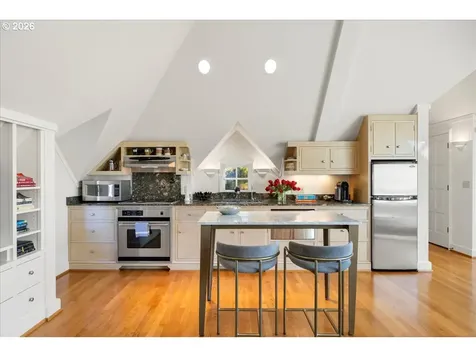 1840 SW Hawthorne Terrace Portland OR 97201