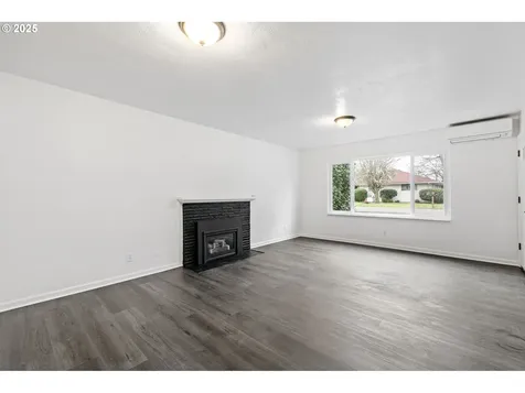 169 W Hazel Street Roseburg OR 97471