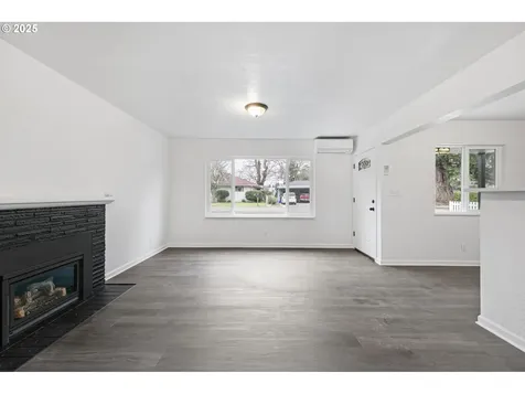 169 W Hazel Street Roseburg OR 97471