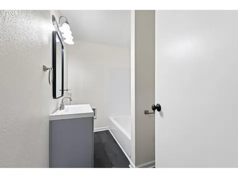 169 W Hazel Street Roseburg OR 97471