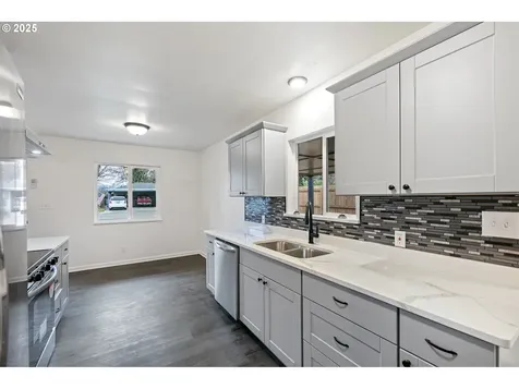 169 W Hazel Street Roseburg OR 97471
