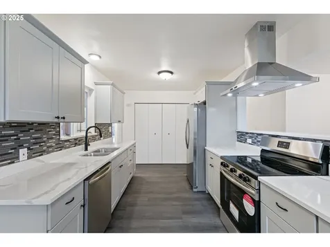 169 W Hazel Street Roseburg OR 97471
