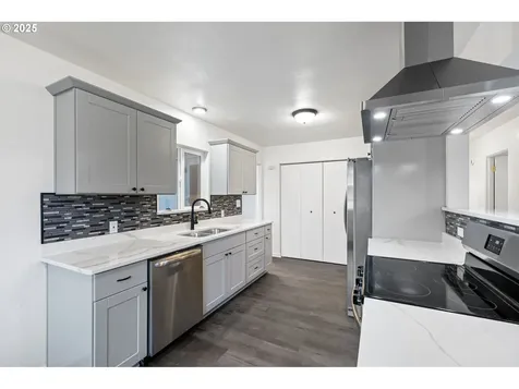 169 W Hazel Street Roseburg OR 97471