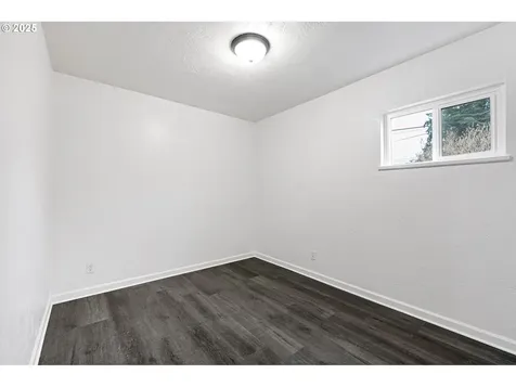 169 W Hazel Street Roseburg OR 97471