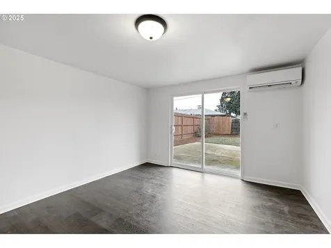 169 W Hazel Street Roseburg OR 97471