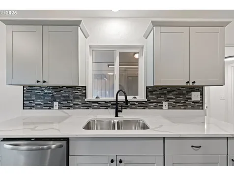 169 W Hazel Street Roseburg OR 97471