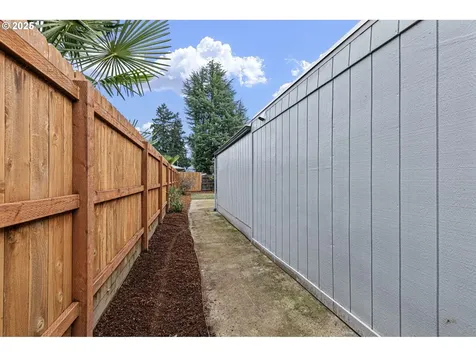 169 W Hazel Street Roseburg OR 97471