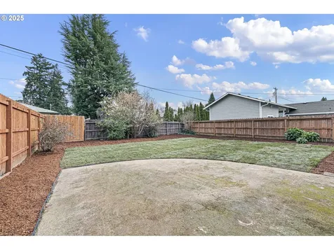 169 W Hazel Street Roseburg OR 97471