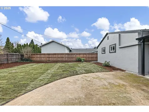 169 W Hazel Street Roseburg OR 97471