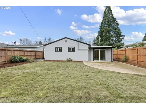 169 W Hazel Street Roseburg OR 97471