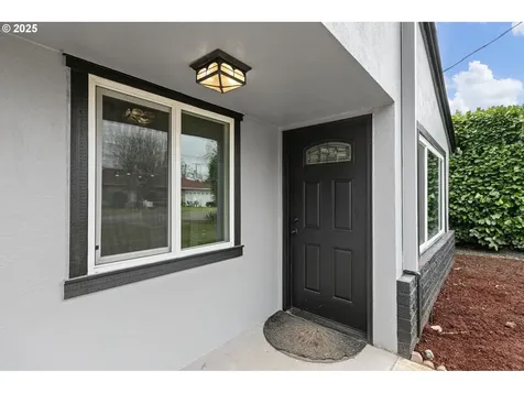 169 W Hazel Street Roseburg OR 97471