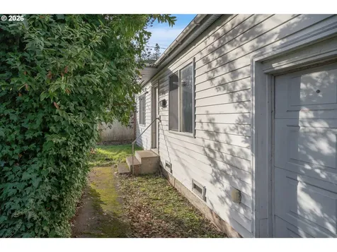 930 1st Street Springfield OR 97477