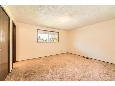 15724 NE Schuyler Street Portland OR 97230