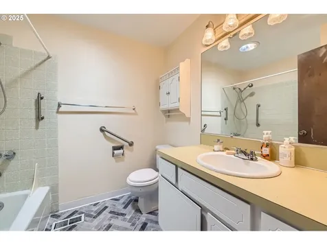 15724 NE Schuyler Street Portland OR 97230