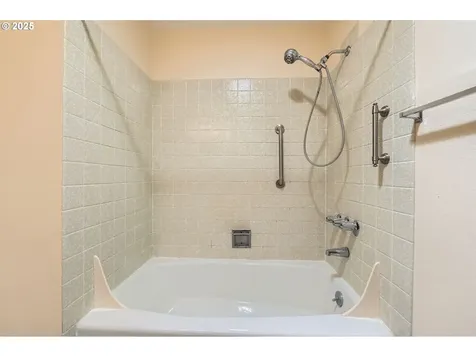 15724 NE Schuyler Street Portland OR 97230