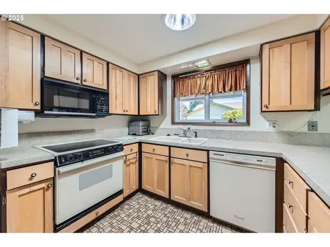 15724 NE Schuyler Street Portland OR 97230