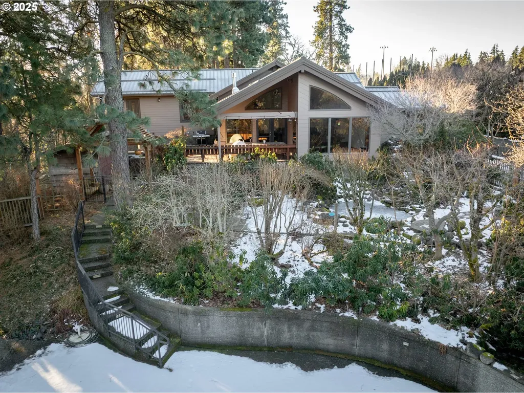 1300 Indian Creek Road Hood River OR 97031
