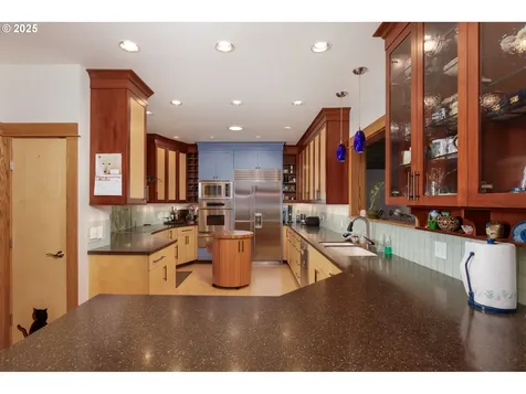 1300 Indian Creek Road Hood River OR 97031
