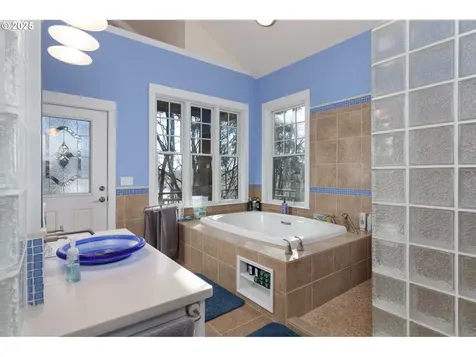 1300 Indian Creek Road Hood River OR 97031