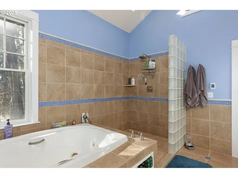 1300 Indian Creek Road Hood River OR 97031